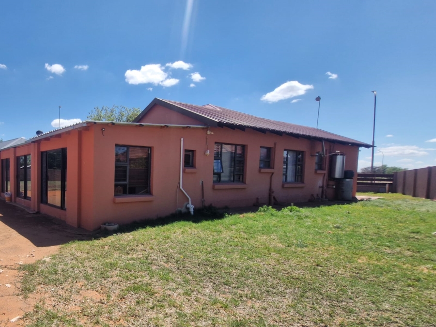 To Let 4 Bedroom Property for Rent in Kathu Northern Cape